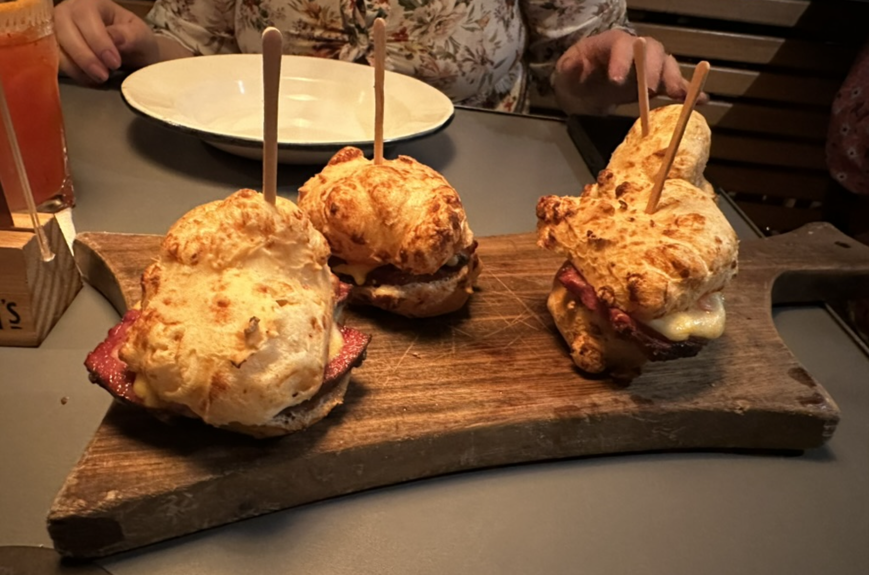 Nicolau Bar da Esquina: when cheese bread meets pastrami